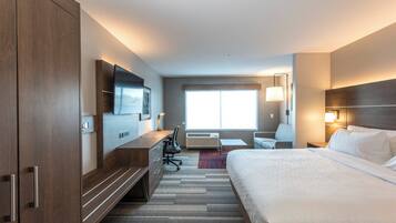 Cofres nos quartos, escrivaninha, espaço de trabalho para notebook