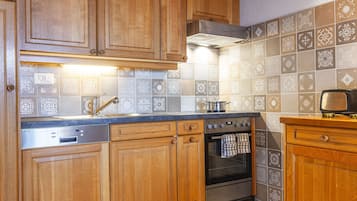 Réfrigérateur, micro-ondes, four, lave-vaisselle