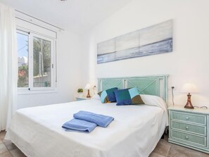 2 slaapkamers, een strijkplank/strijkijzer, internet
