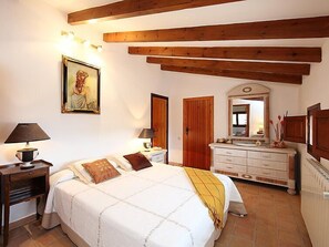 5 slaapkamers, een strijkplank/strijkijzer, wifi