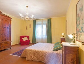 8 bedrooms, free Internet