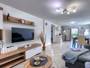 TV - Apartment Paola by Interhome (Kršan)