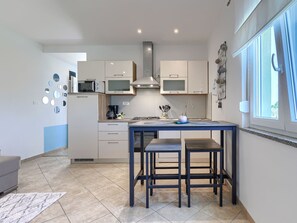 Fridge, microwave, oven, dishwasher