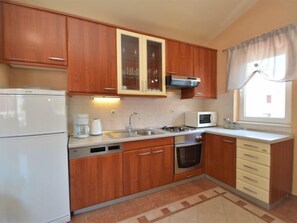 Refrigerador, microondas, horno y lavavajillas