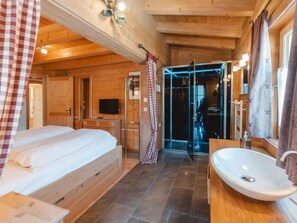 5 bedrooms, WiFi