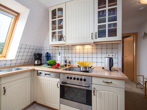 Kühlschrank, Mikrowelle, Ofen, Geschirrspüler