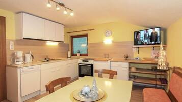 Fridge, oven, dishwasher, cookware/dishes/utensils