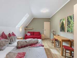 2 slaapkamers, een bureau, wifi