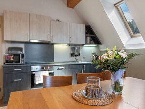 Fridge, microwave, dishwasher, cookware/dishes/utensils - Na mechu by Interhome (Hrensko)