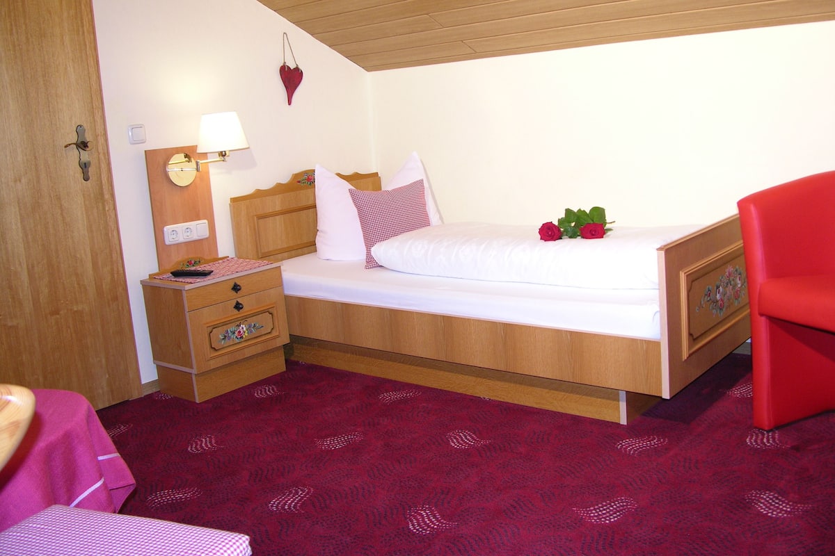 Single Room, Balcony