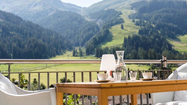 A wooden table with a view of green hills and mountains. - Liebrand by Interhome (Churwalden)