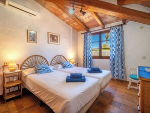 2 عدّة غرف نوم ومكواة/لوح كي وإنترنت مجاني