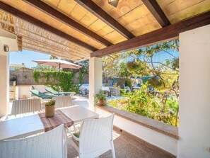 تناول الطعام بالخارج