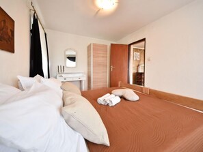 2 bedrooms, internet