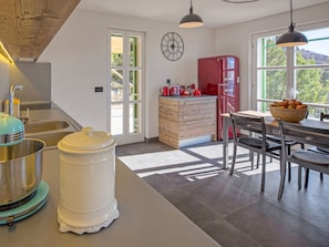 Fridge, microwave, oven, dishwasher - Vacation home 2M by Interhome (Makarska)