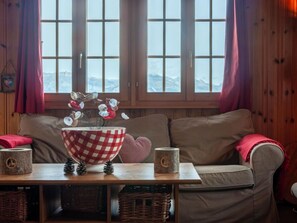 Fernseher, Kamin, DVD-Player