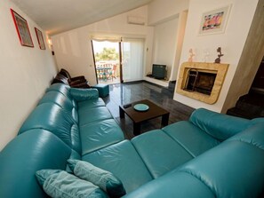 Flachbildfernseher, Kamin, DVD-Player