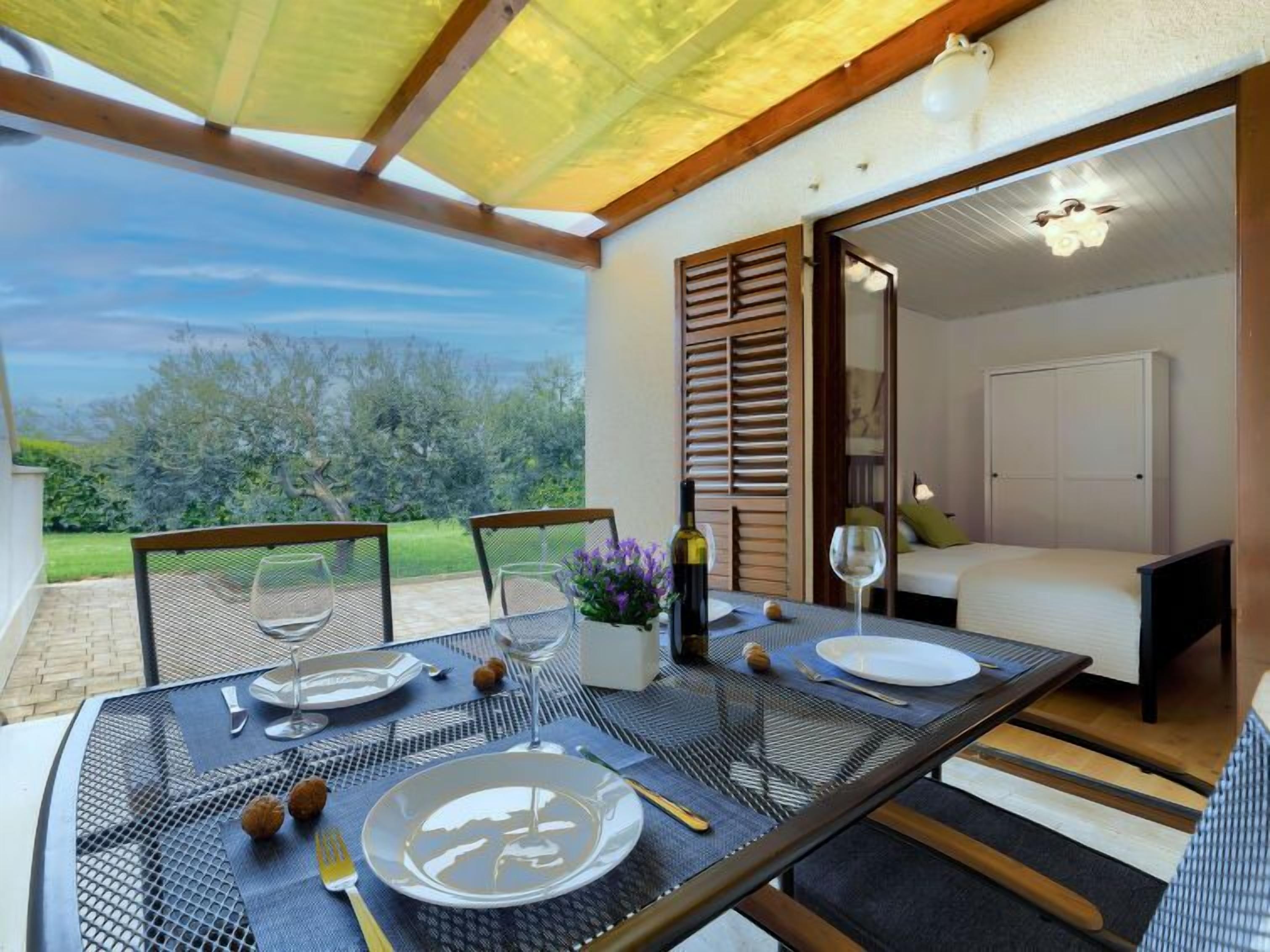 تناول الطعام بالخارج