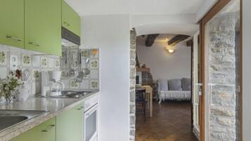 Fridge, oven, cookware/dishes/utensils, dining tables