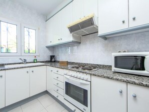 Kühlschrank, Mikrowelle, Ofen, Toaster