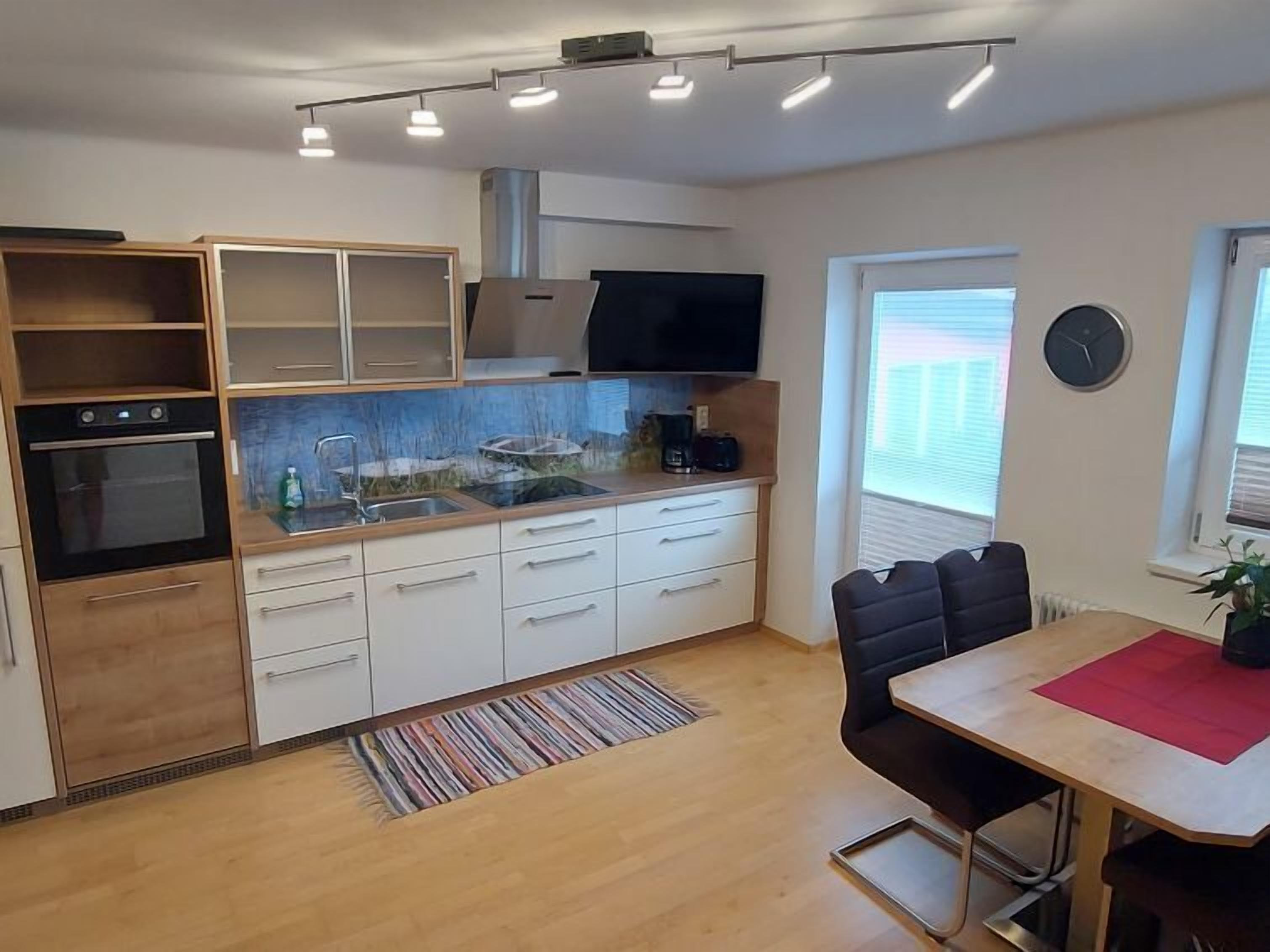 Kühlschrank, Ofen, Geschirrspüler, Kochgeschirr/Geschirr/Besteck
