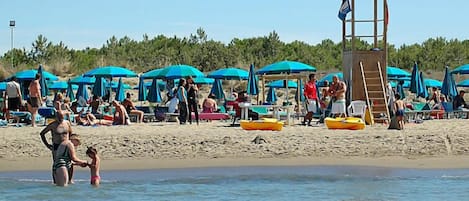 Una spiaggia nelle vicinanze