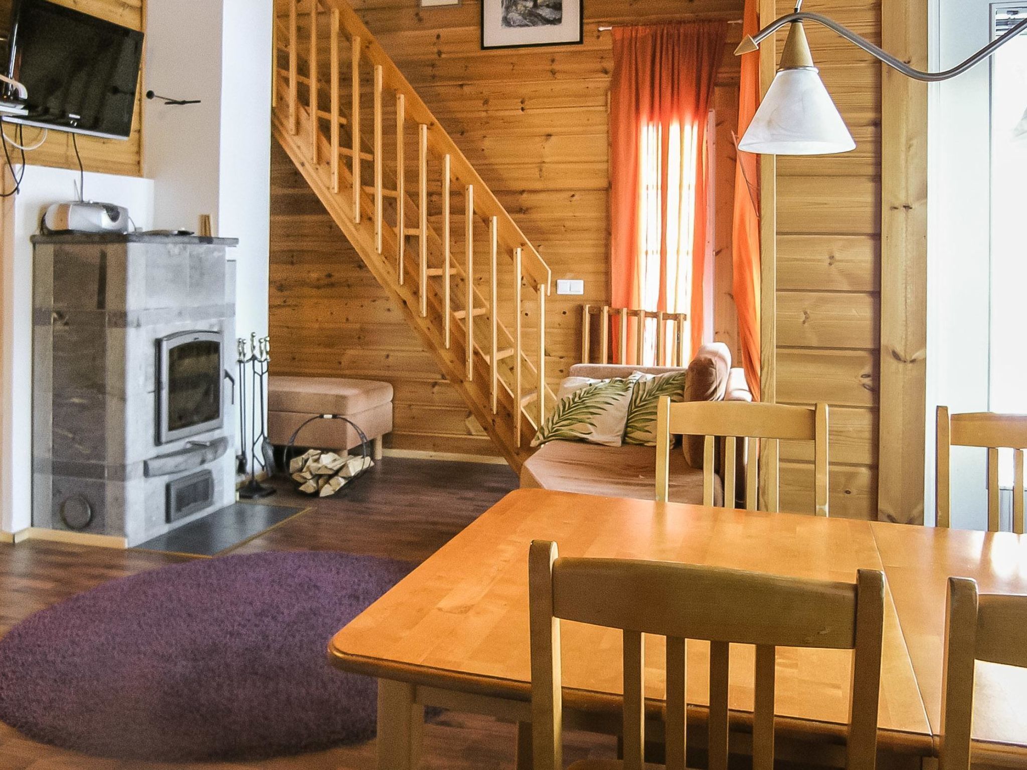 Una televisión, un reproductor de DVD