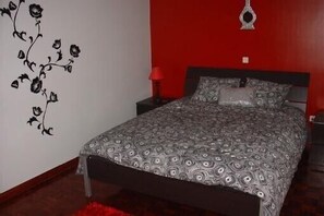 3 bedrooms, iron/ironing board, free WiFi, bed sheets