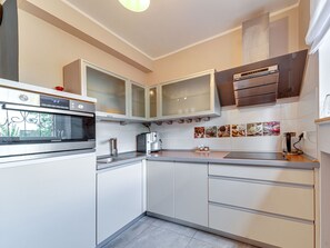 Fridge, microwave, oven, dishwasher - W Starym Sadzie by Interhome (Wroclaw)