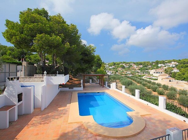 A rooftop pool with a view of a hillside town. - Dulcinea by Interhome (Calpe/Calp)