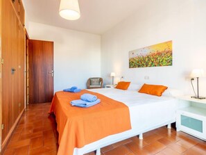 5 bedrooms, free Internet - Sant Mori by Interhome (Empuriabrava)