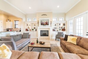 Villa (1 Bedroom) | Living room