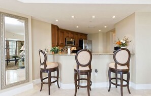 Villa (1 Bedroom) | Eigene Küche | Kühlschrank, Ofen, Herdplatte, Geschirrspüler