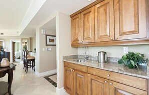 Villa (1 Bedroom) | Eigene Küche | Kühlschrank, Ofen, Herdplatte, Geschirrspüler