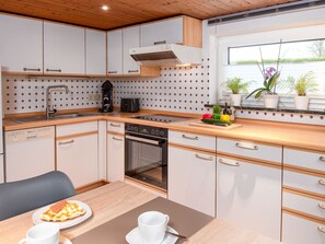 Kühlschrank, Mikrowelle, Ofen, Geschirrspüler
