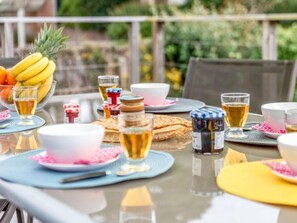 Outdoor dining - Penthievre by Interhome (Carnac)