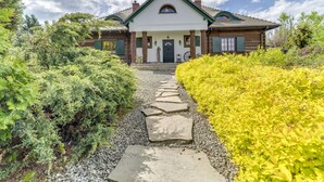 A traditional house with a symmetrical facade, a central entrance, and a gravel pathway leading to the door. - Vacation home Dworek by Interhome (Rychwald)