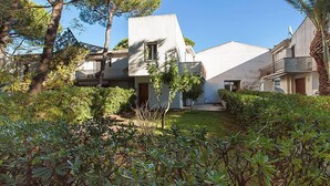 A residential area with modern architecture, including a house with a sloped roof and a balcony. - Casa Polipo by Interhome (Grosseto)
