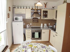 Kühlschrank, Mikrowelle, Ofen, Toaster