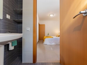 3 slaapkamers, een strijkplank/strijkijzer, wifi