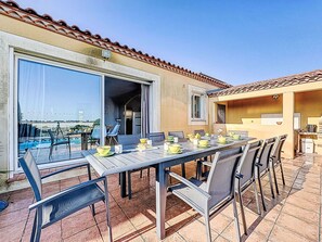 تناول الطعام بالخارج