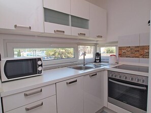 Kühlschrank, Mikrowelle, Ofen, Geschirrspüler