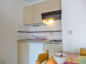 Réfrigérateur, micro-ondes, four, lave-vaisselle