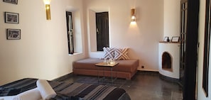 Deluxe Double Room, Pool View | Individually decorated, individually furnished, soundproofing - La Villa Kosy (Marrakech)
