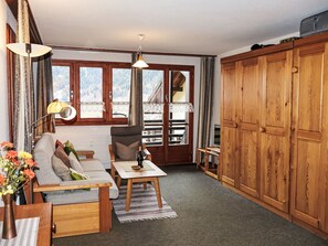 TV, fireplace - Aragon M86 by Interhome (Ernen)