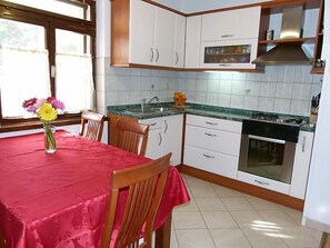 Réfrigérateur, four, lave-vaisselle