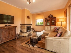 TV, fireplace, DVD player