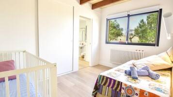 3 slaapkamers, een strijkplank/strijkijzer, wifi