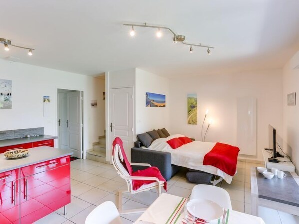 2 chambres, bureau, fer et planche à repasser