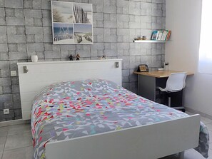 3 slaapkamers, een strijkplank/strijkijzer, wifi